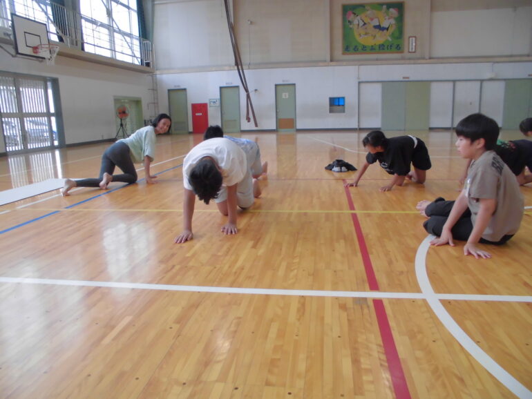 浜松市の取り組み/浜松みらい塾/浜松市立曳馬小学校にて講演とヨガ指導を行いました。