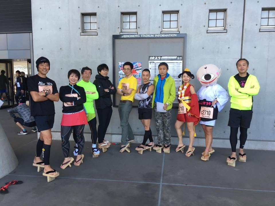 2016年|味の素スタジアム。下駄練の仲間たちと、42.195kmのリレーへ。