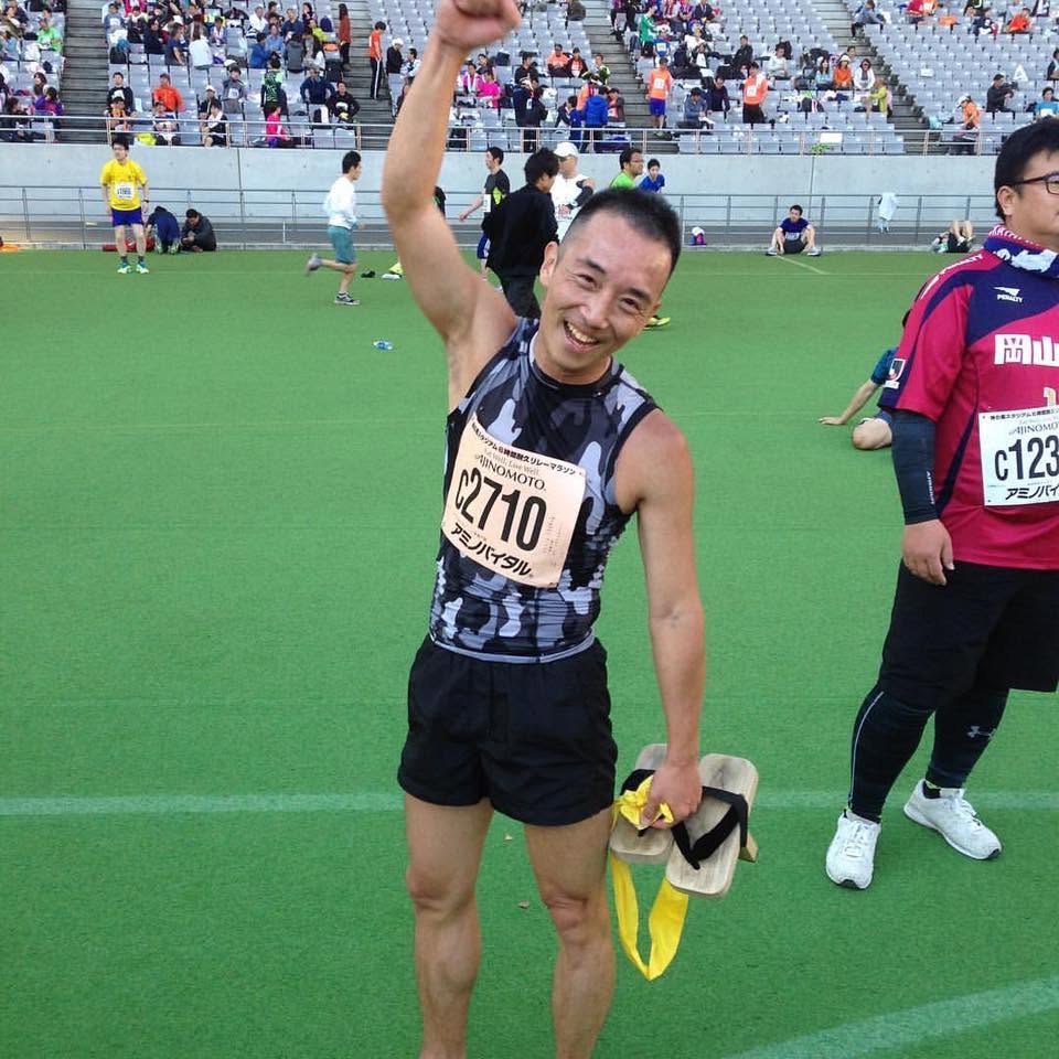 2016年|味の素スタジアム。タスキを受け取り、最後の走者として走る。